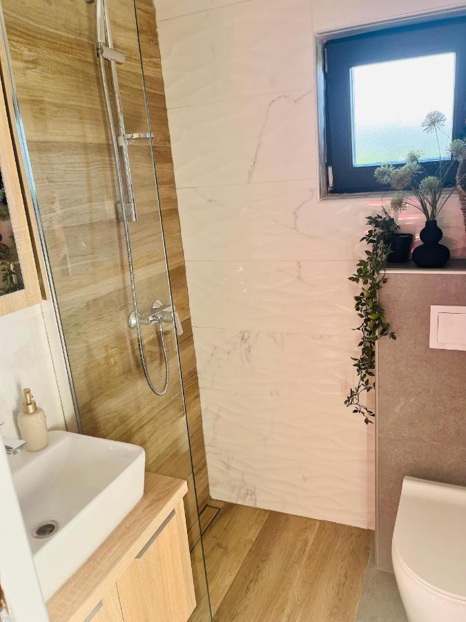Kuca Za Odmor Malia Sa Spa Hot Tub Jacuzzijem - Nice And Cozy - Free Tickets To All City Attractions Thurdevac Exterior foto
